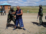 タイ軍ボディチェック1.jpg